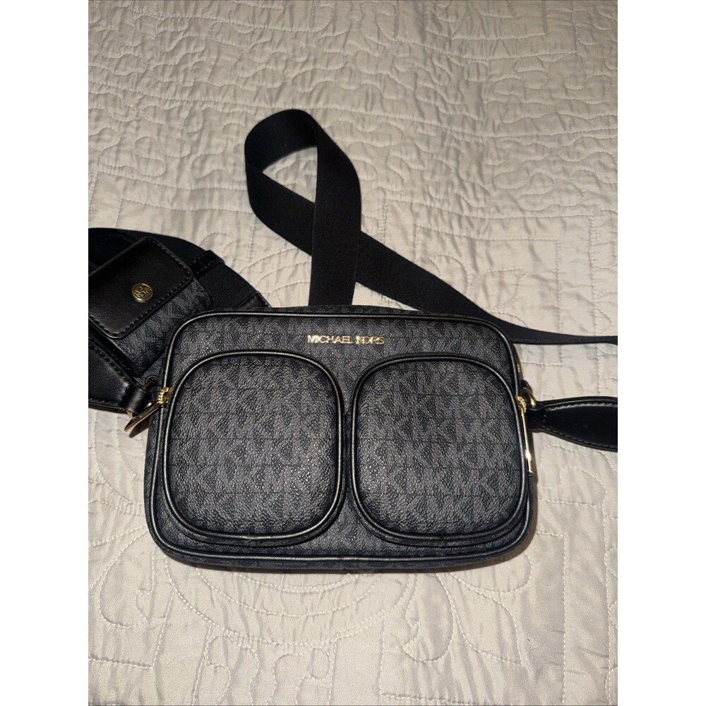 Michael Kors Jet Set Crossbody Bag Tech Attached MK Medium Pocket Black